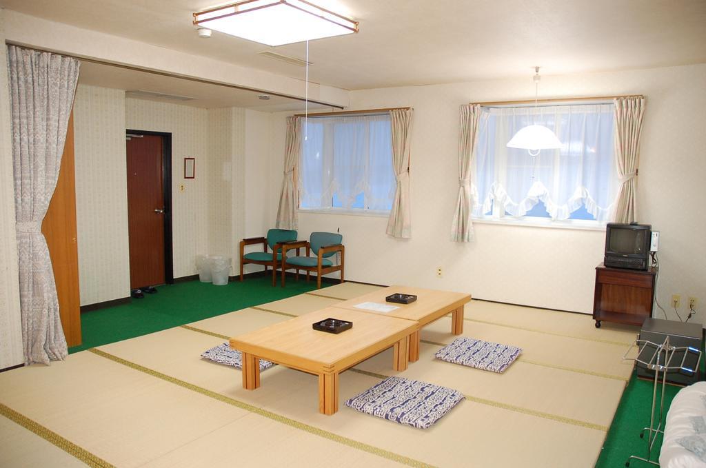 Hotel New Bernina Nagano Ruang foto